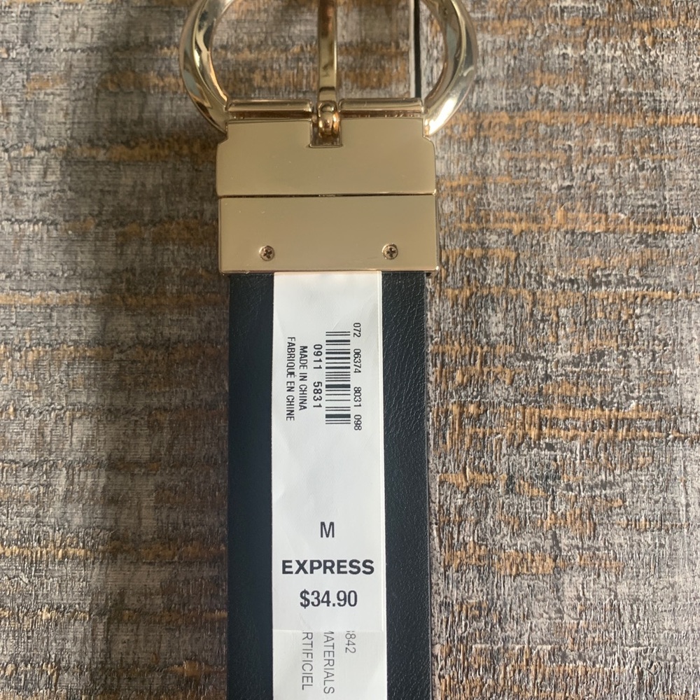 NWT, Red Express Snake Skin Belt
